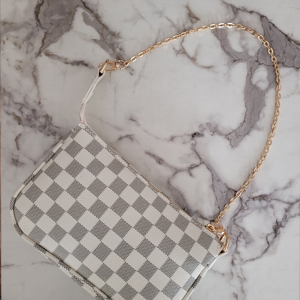 WHITE CHECKERED POCHETTE HANDBAG